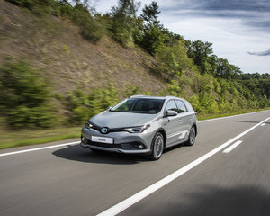 Auris Touring Sports 1.4 D-4D Active